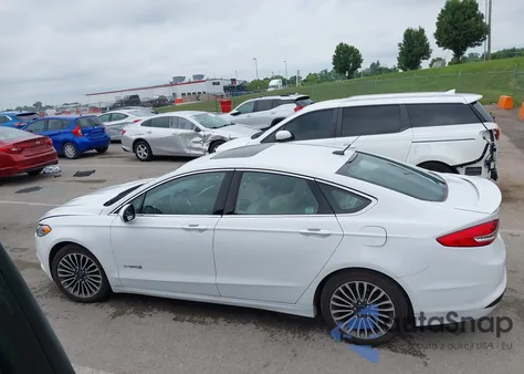 2017 Ford Fusion Hybrid Titanium из США, поврежденный, VIN 3FA6P0RU1HR233107